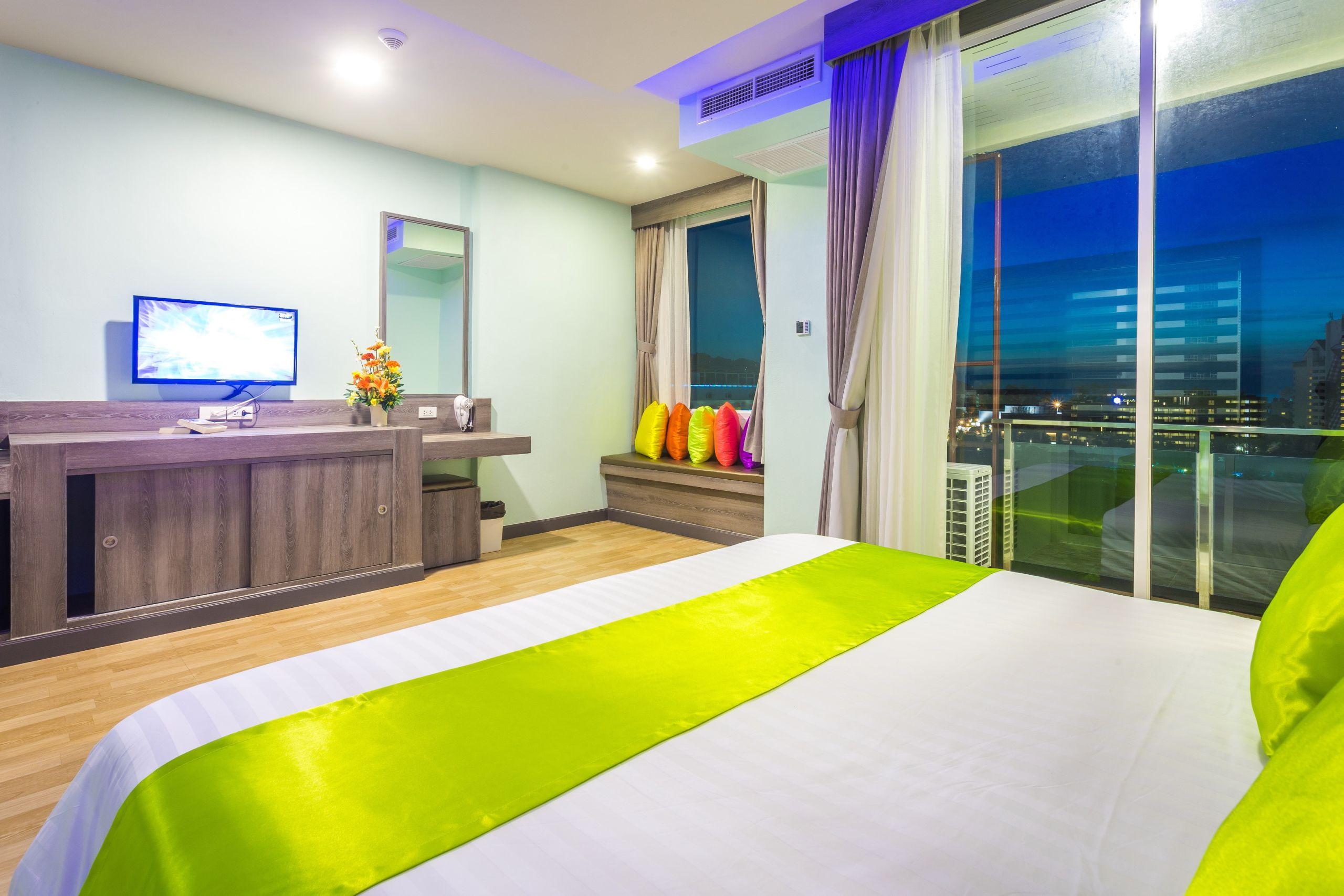 Add Plus Hotel & Spa Patong Екстериор снимка