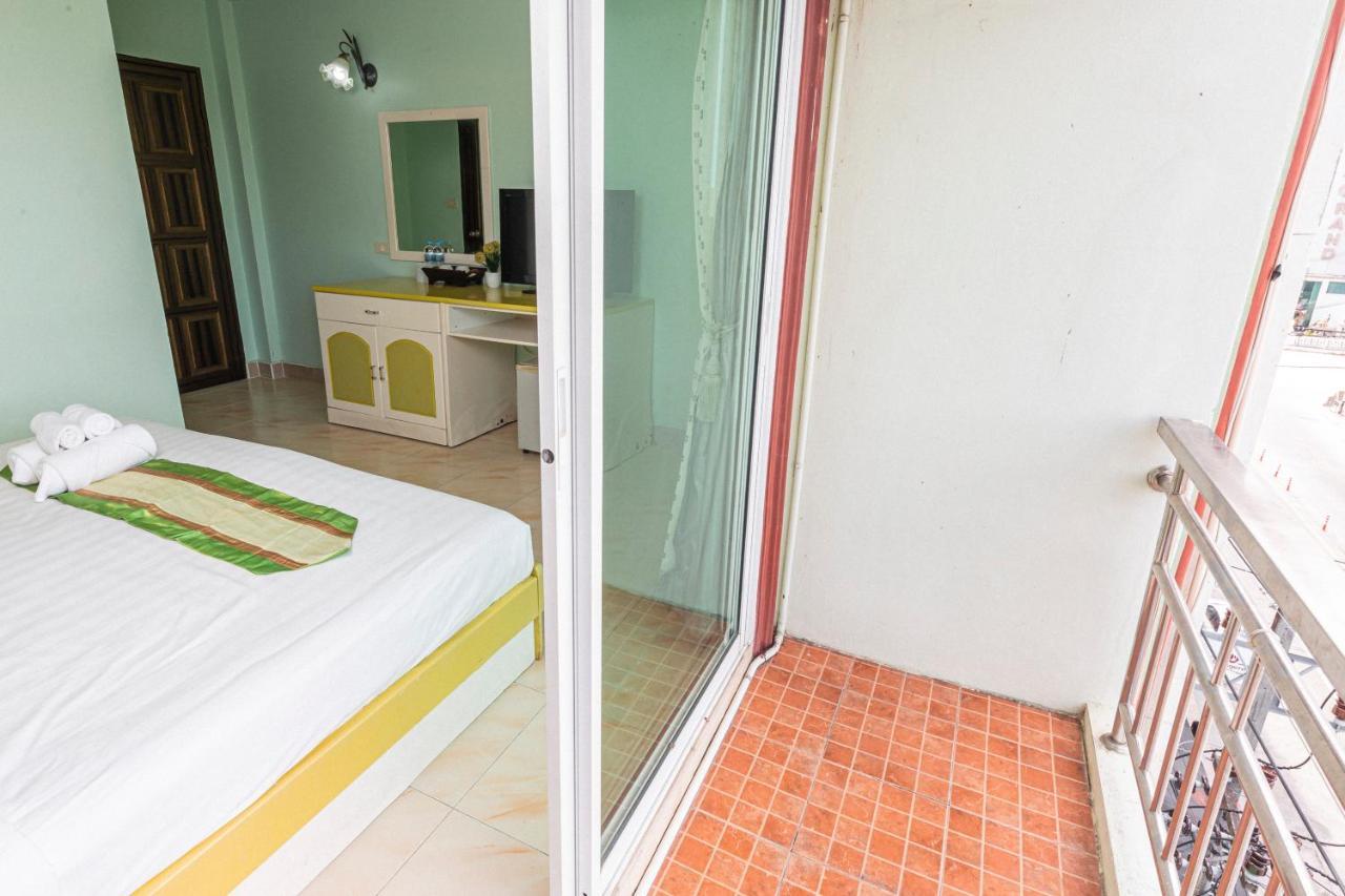 Add Plus Hotel & Spa Patong Екстериор снимка
