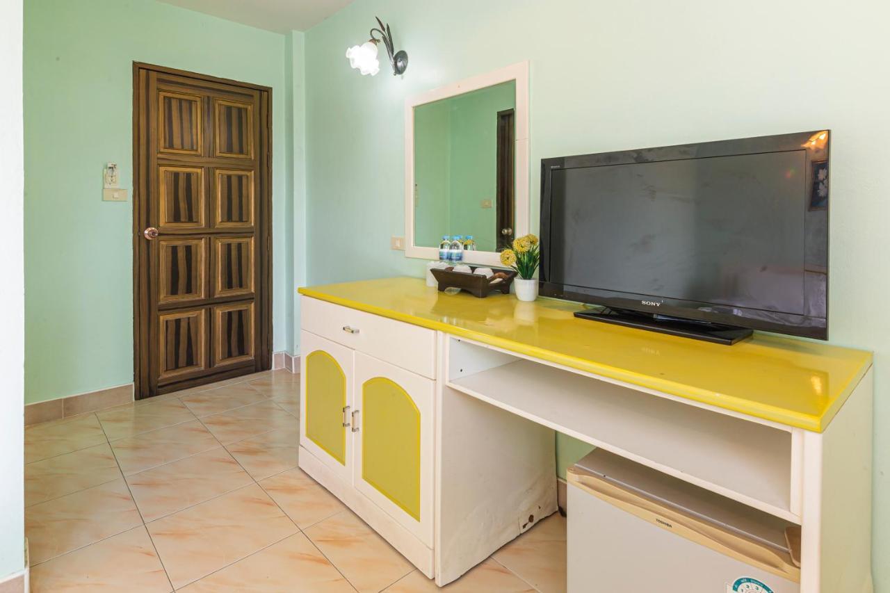 Add Plus Hotel & Spa Patong Екстериор снимка